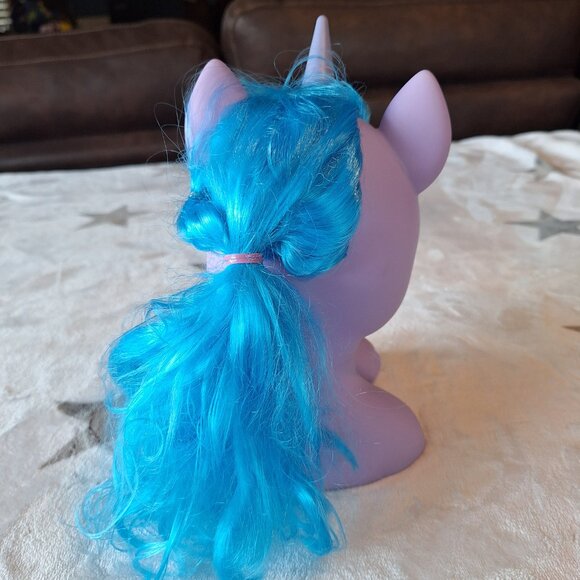 2020 My Little Pony Izzy Moonbow Styling Head Bust Brushable Hair MLP - Picture 9 of 11